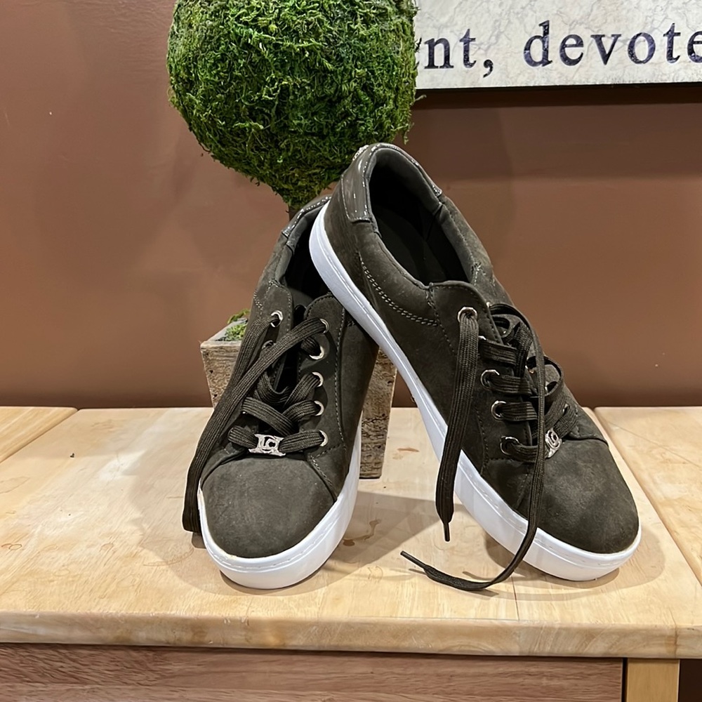 EUC Liz Claiborne casual shoe